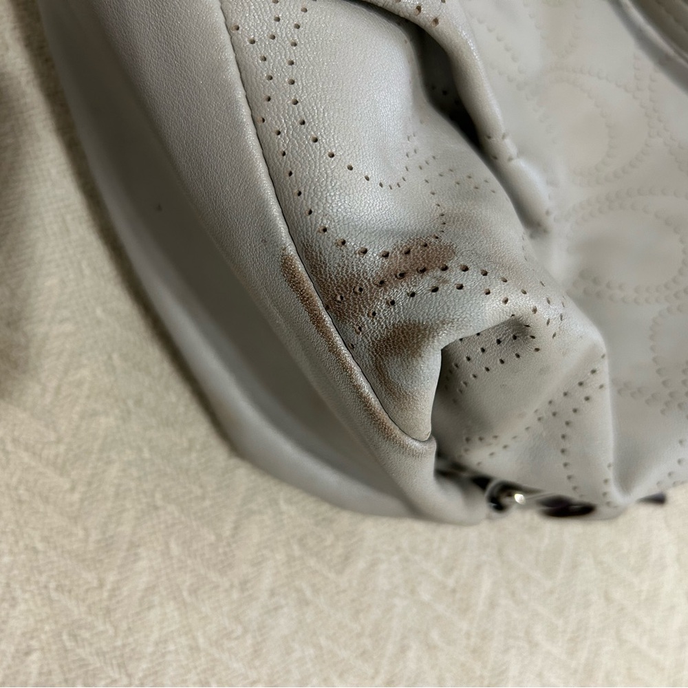 Elegant Gray Leather Handbag - Picture 2 of 7